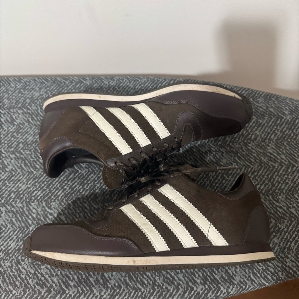Adidas Originals Retro Sneakers – Brown/White – Size 9